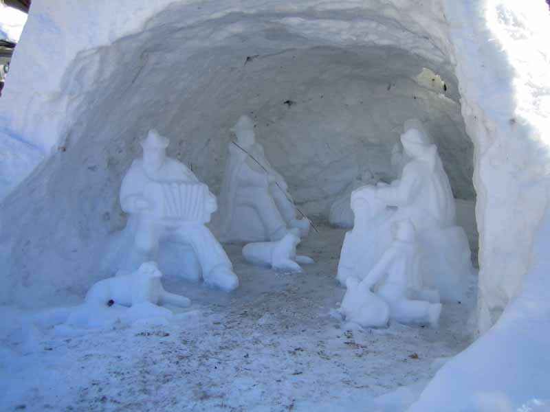 01 - Cogne, Italy - snow cave in Lillaz